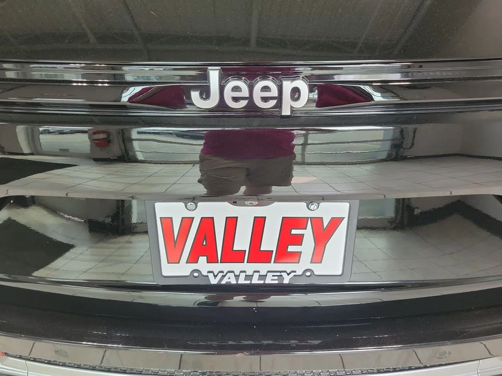 Used 2022 Black Jeep Summit image 14