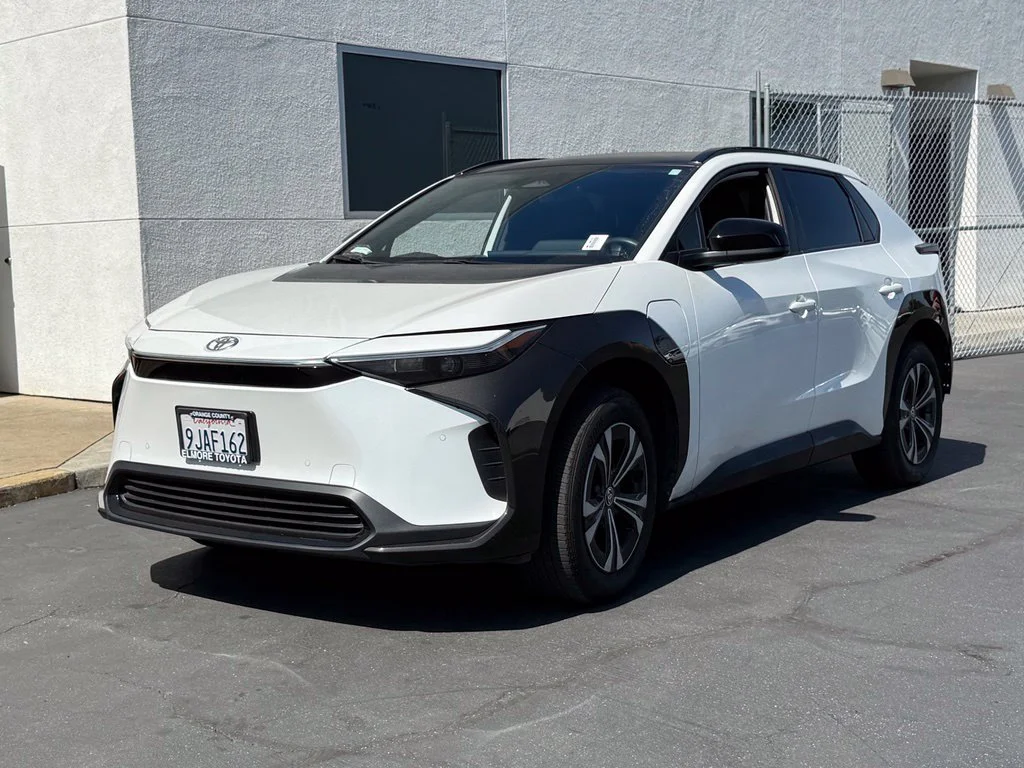 Used 2023 Beige Toyota XLE image 3