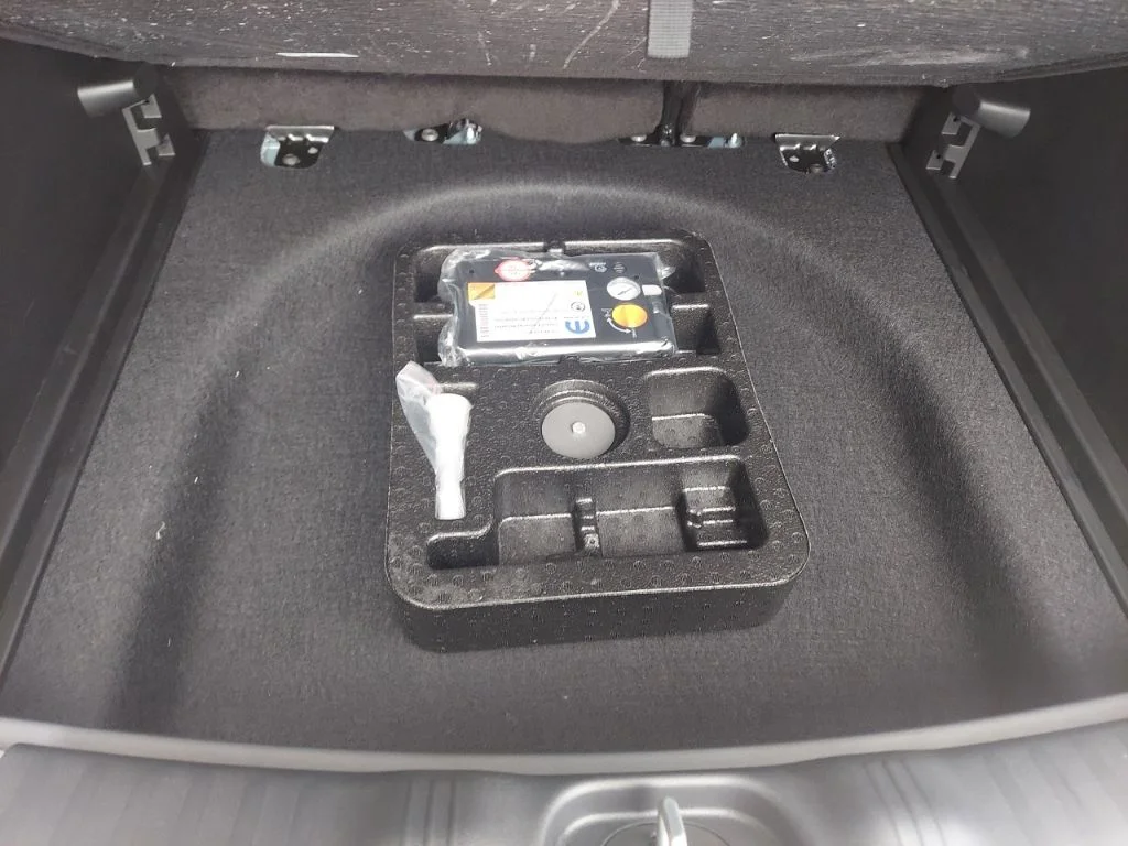 New 2026 Fathom Blue Pearl Coat Jeep Latitude image 44