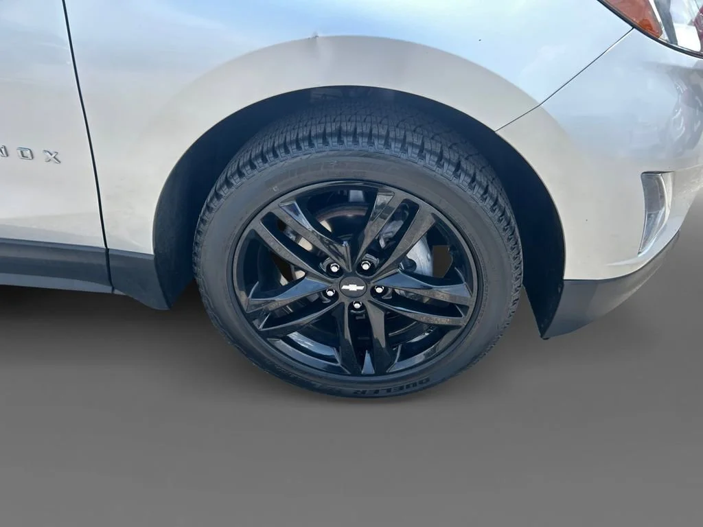 Used 2021 SILVER ICE METALLIC Chevrolet LT image 16