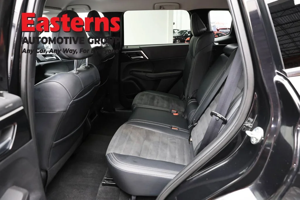 Used 2024 Black Mitsubishi SE image 20