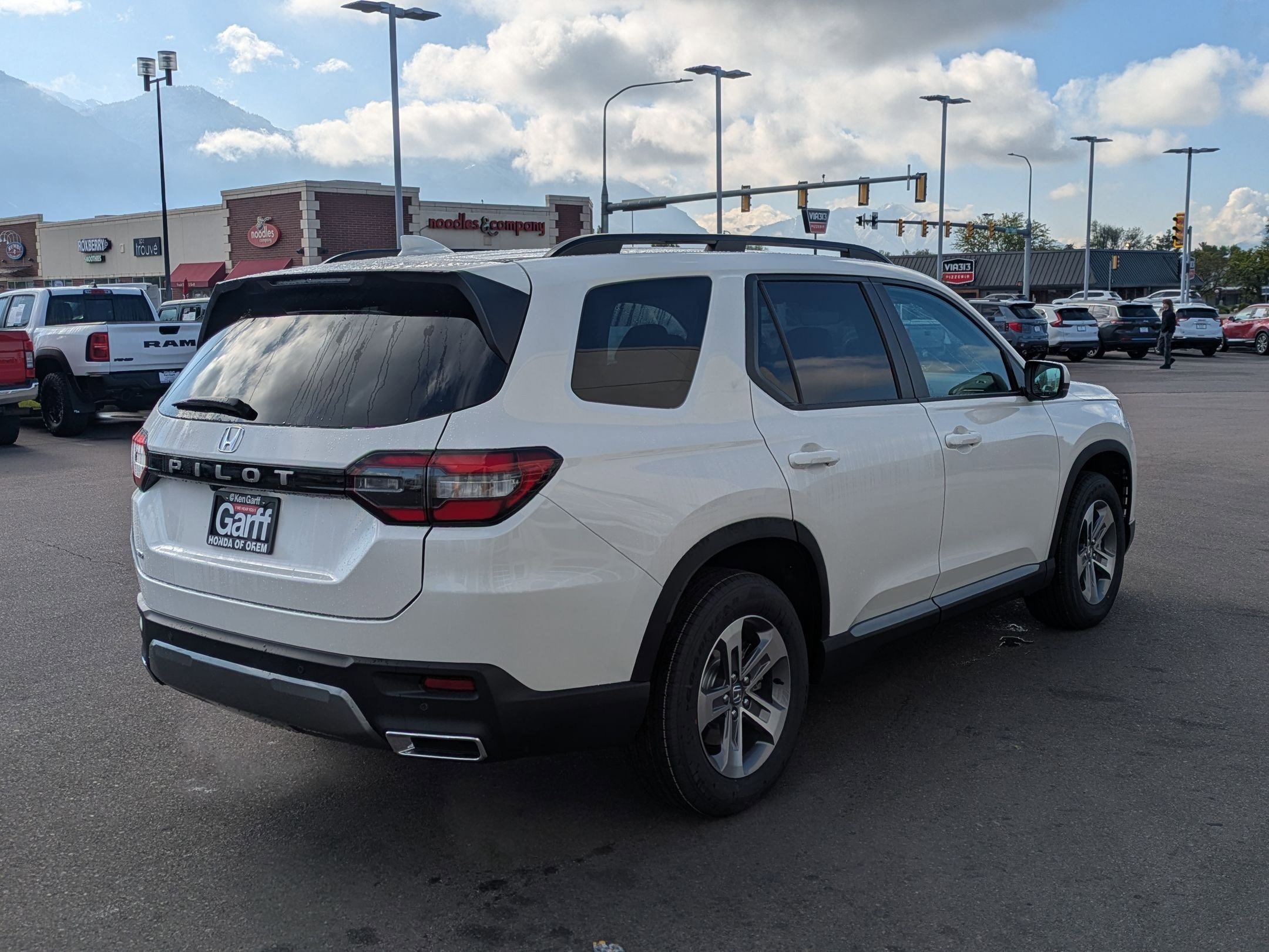 New 2026 Platinum White Pearl Honda EX-L image 3
