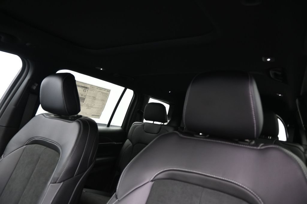 New 2026 Bright White Clear-Coat Exterior Paint Jeep Altitude image 28