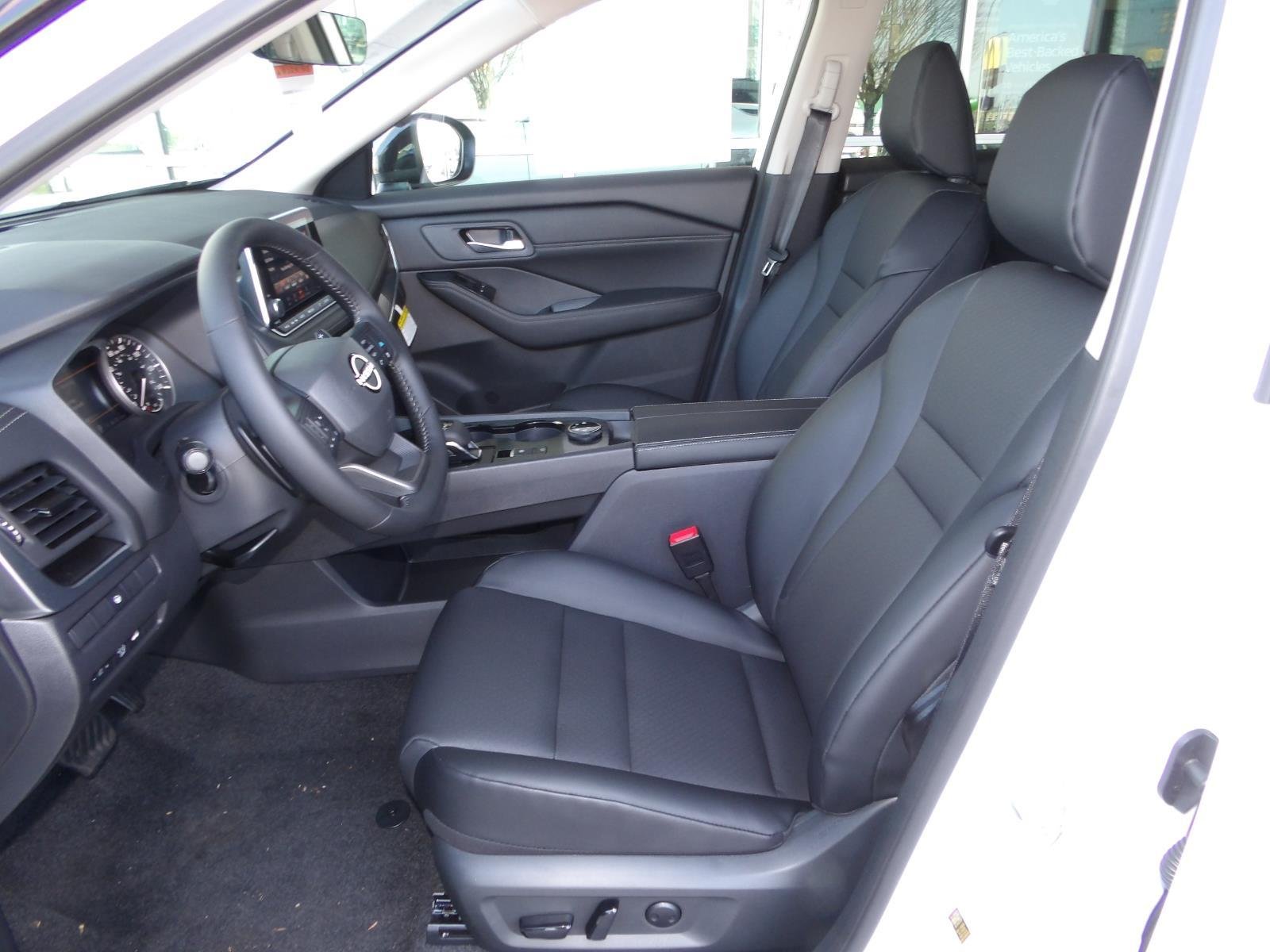 New 2026 Everest White Pearl TriCoat Nissan Dark Armor™ image 16