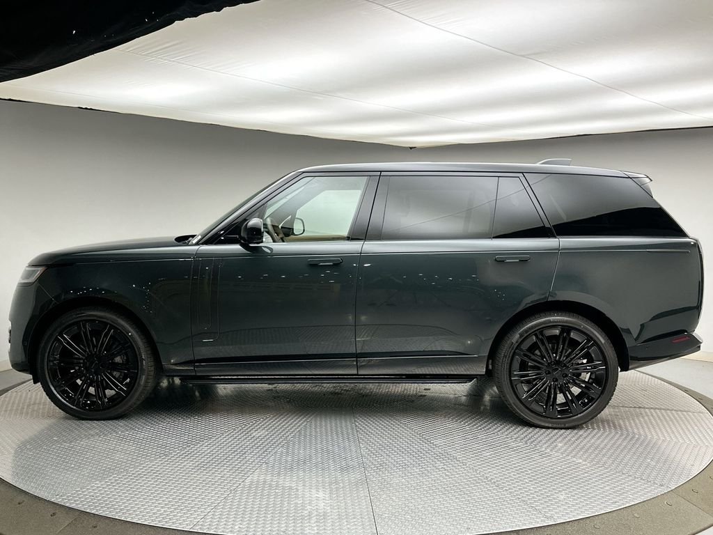 New 2026 Belgravia Green Land Rover SE image 10
