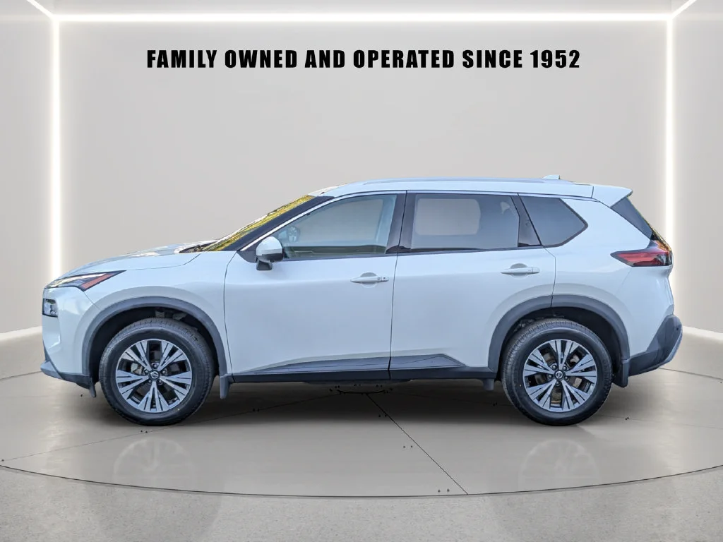 Used 2021 White Nissan SV image 4