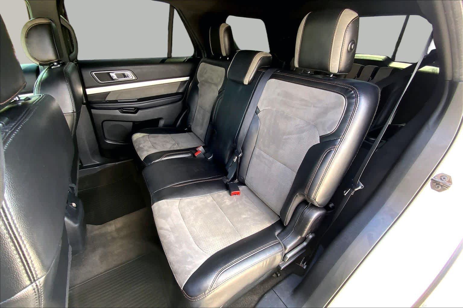 Used 2017 White Platinum Metallic Tri-Coat Ford XLT image 21