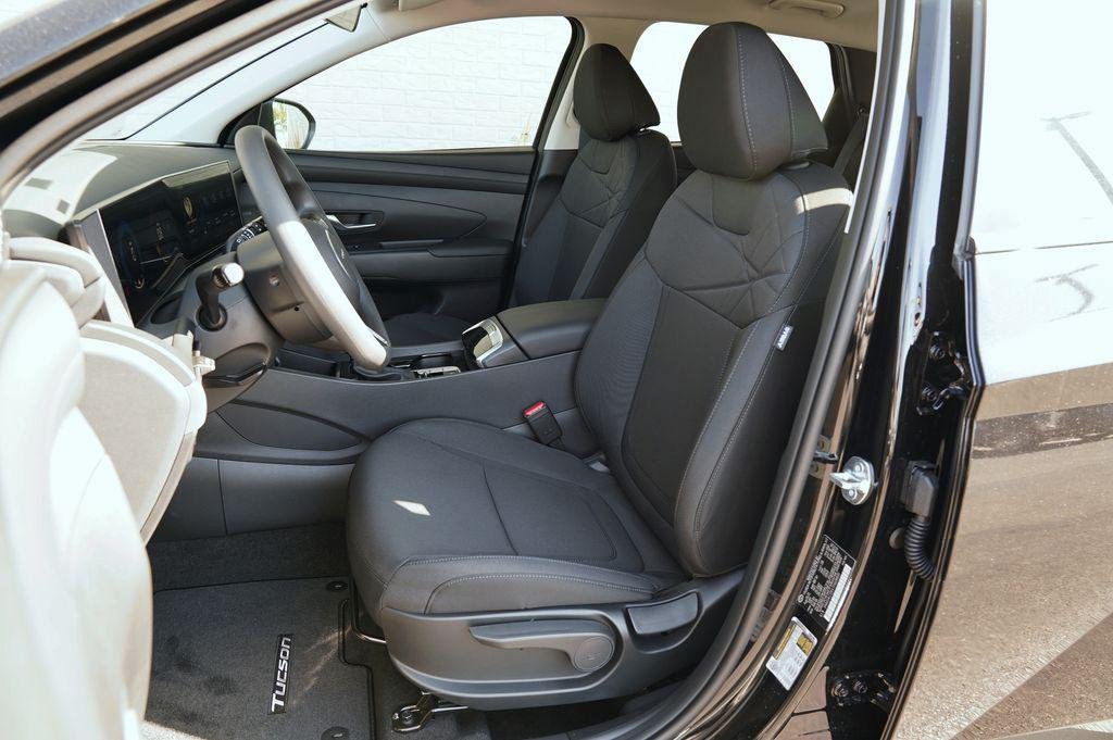 New 2026 Phantom Black Hyundai SE image 10