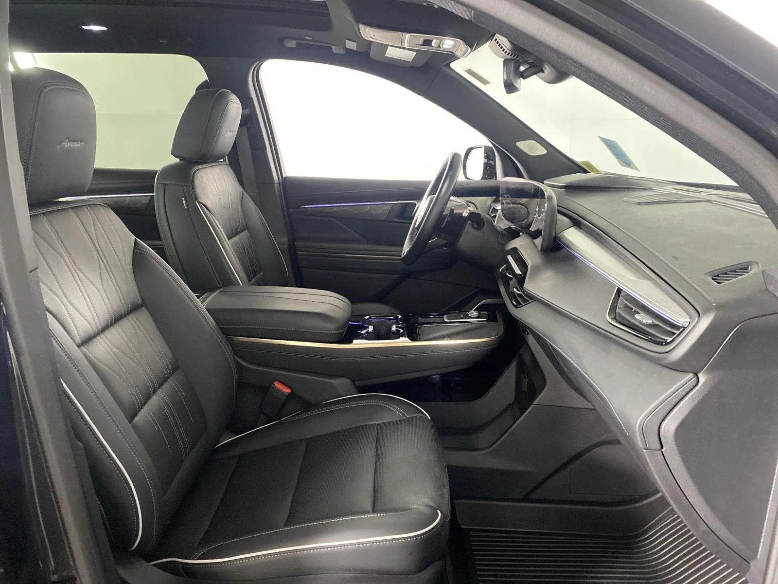 Used 2025 Ebony Twilight Metallic Buick Avenir image 40