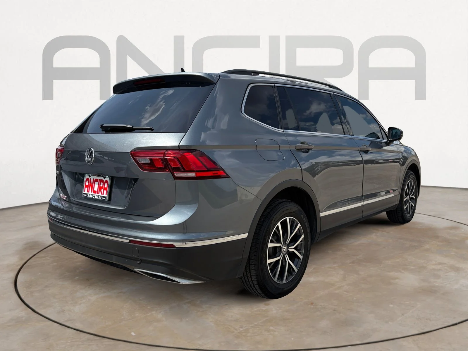 Used 2020 Platinum Gray Metallic Volkswagen 2.0T SE image 10