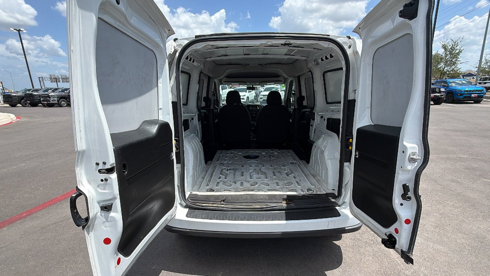 Used 2022 Bright White Ram Tradesman image 28