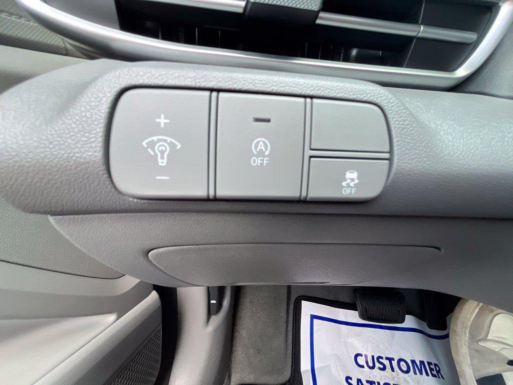 New 2026 White Hyundai SE image 12