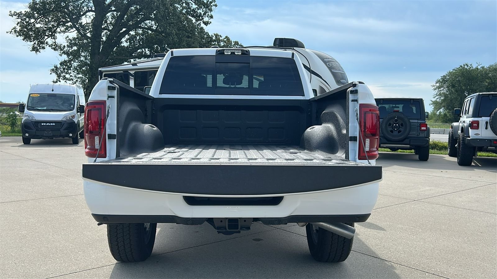 New 2026 Bright White Clear-Coat Exterior Paint RAM Laramie image 17