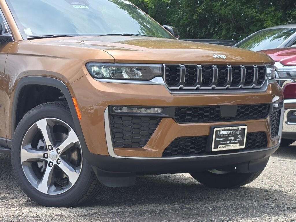 New 2026 Copper Shino Metallic Clear-Coat Exterior Paint Jeep Limited image 2