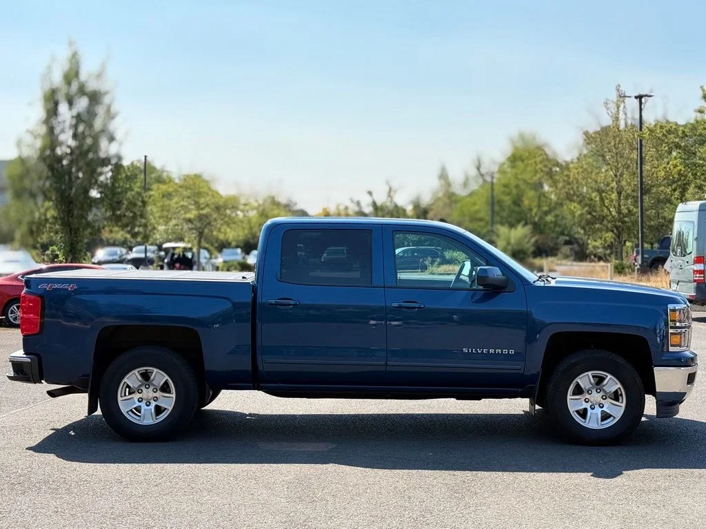 Used 2015 Deep Ocean Blue Chevrolet LT image 6