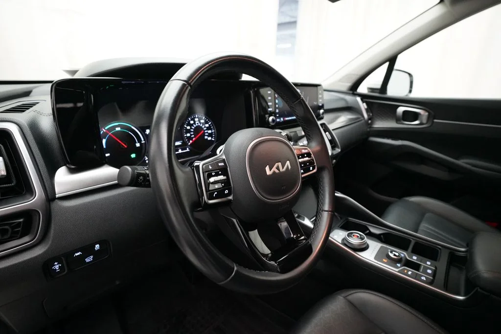 Used 2023 White Kia EX image 8