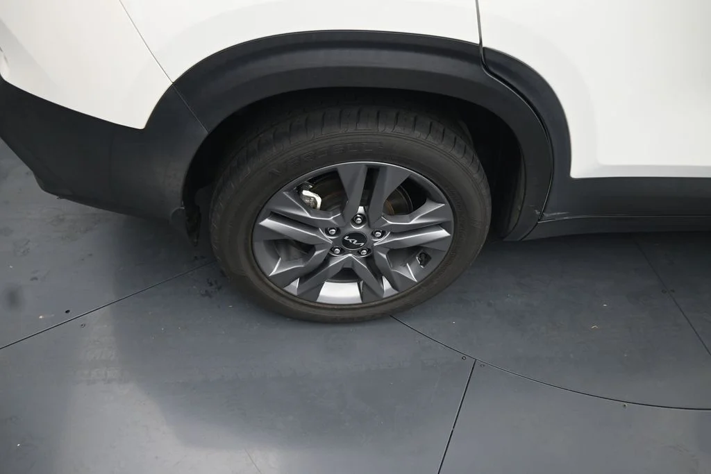 Used 2022 White Kia LX image 10
