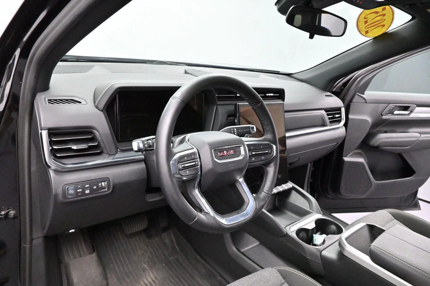Used 2025 Ebony Twilight Metallic GMC Elevation image 15