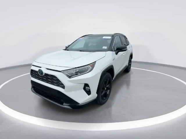 Used 2019 White Toyota XSE image 3