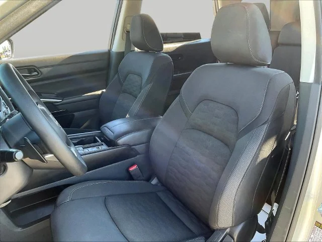 Used 2025 Silver Nissan S image 23