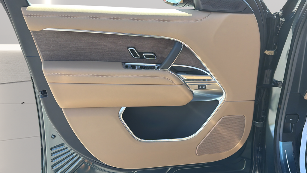New 2026 Belgravia Green Land Rover SE image 22