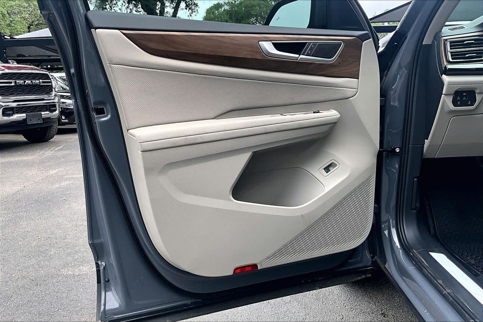 2026 Volkswagen Atlas SE w/Tech - Photo 10