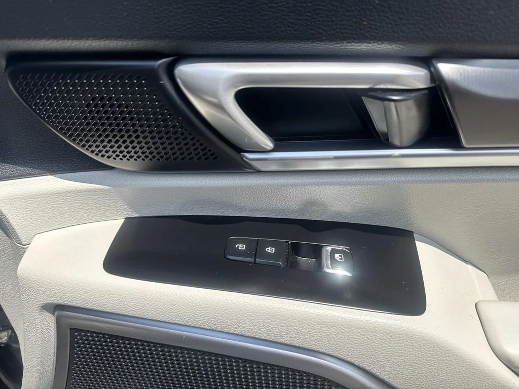 Used 2024 Black Kia S image 25