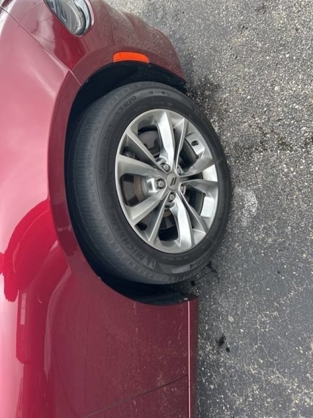 Used 2020 Octane Red Pearlcoat Dodge SXT image 4
