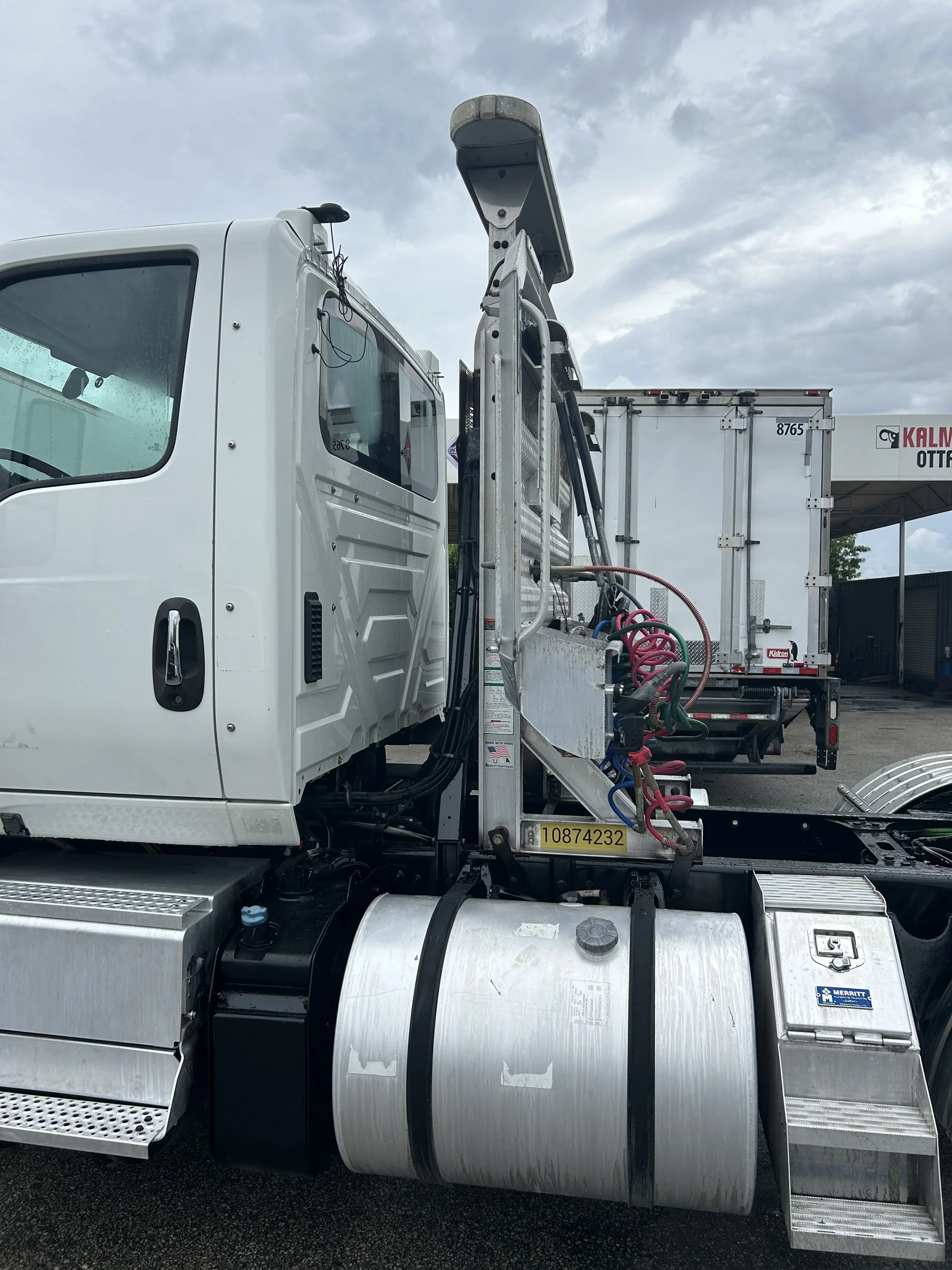 Used 2019  INTERNATIONAL Day Cab image 6