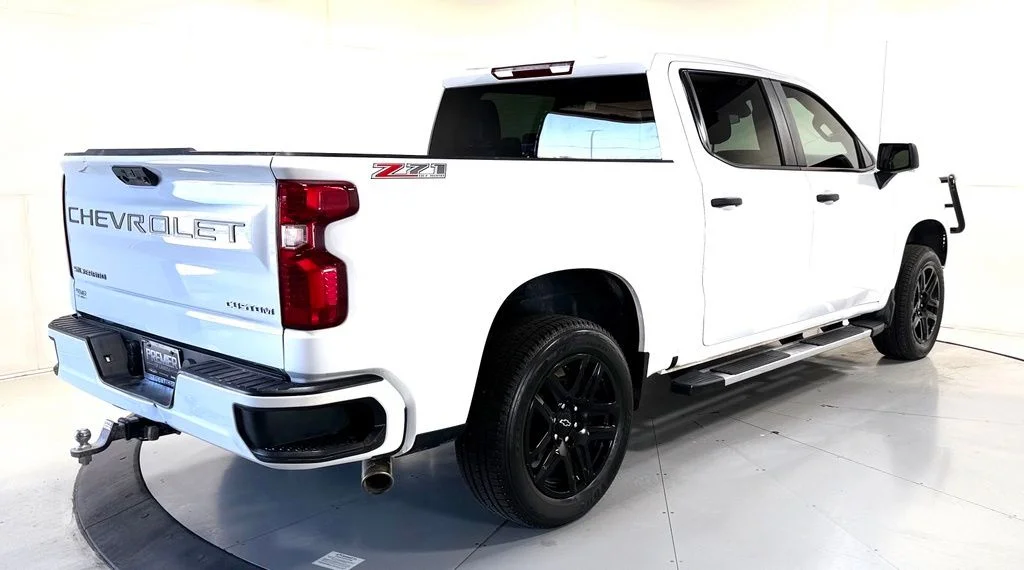 Used 2024 White Chevrolet Custom image 4