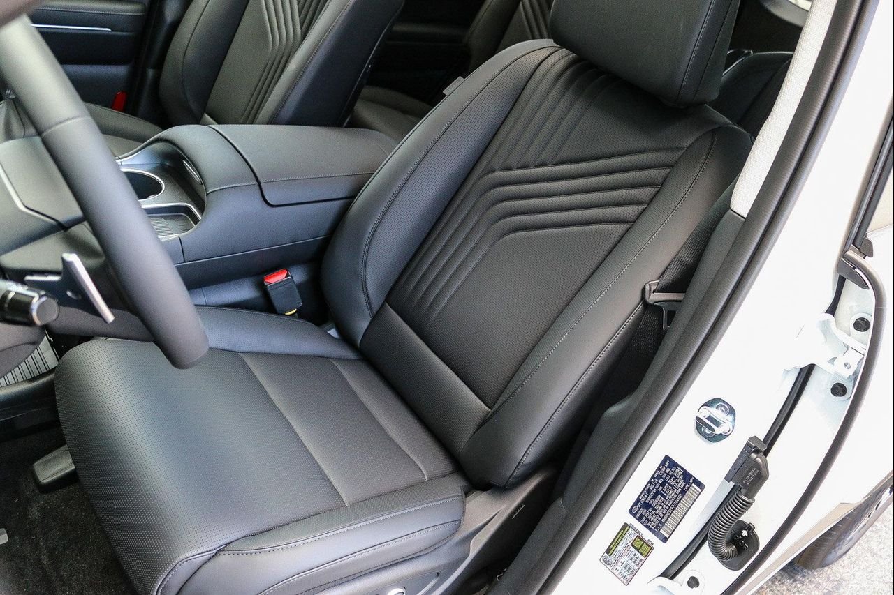 New 2026 White Hyundai SEL Premium image 23