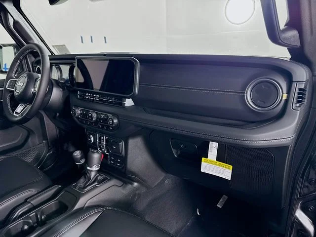 2025 Jeep Wrangler 4-Door Sahara - Photo 28