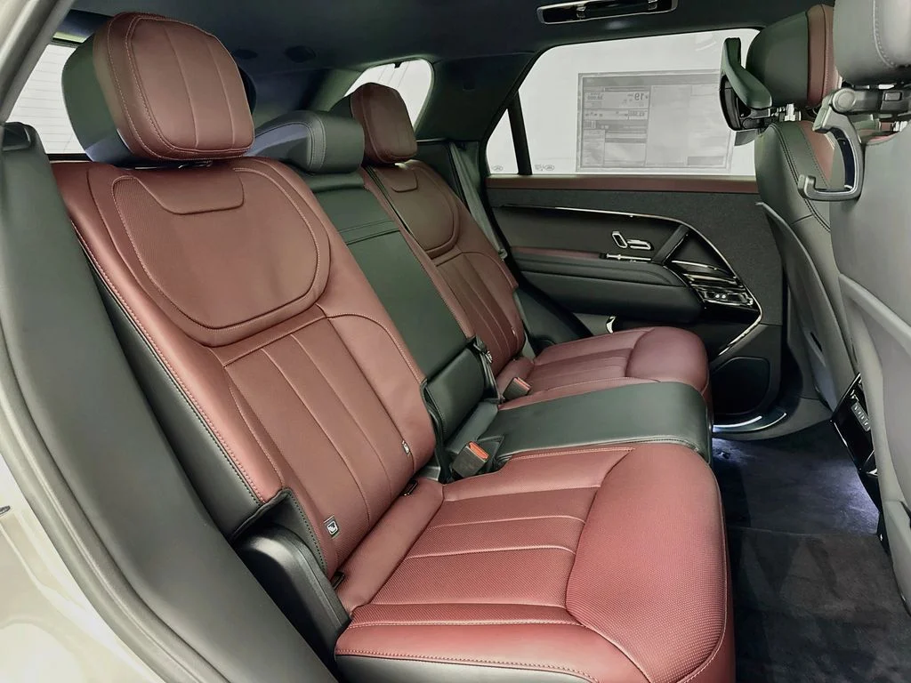 New 2026 Borasco Grey Land Rover Dynamic SE image 29