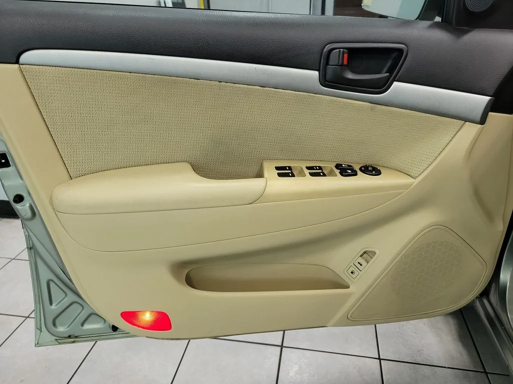 Used 2010 Beige Hyundai GLS image 28