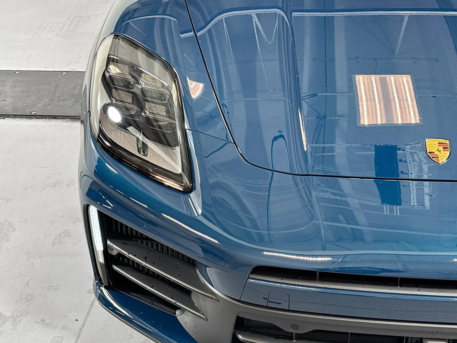 New 2026 Montego Blue Metallic Porsche 4 E-Hybrid image 27