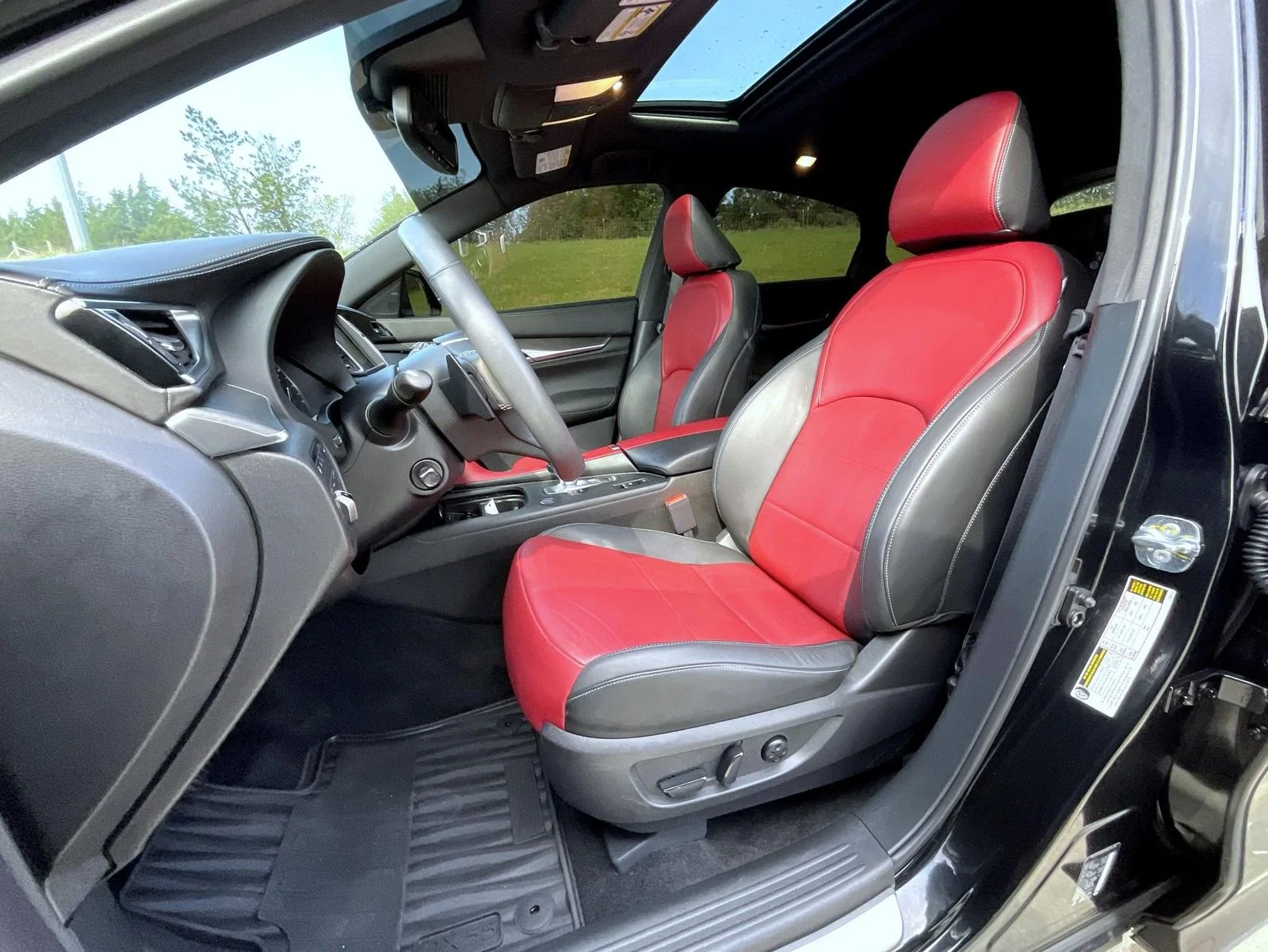 Used 2023 Black INFINITI SENSORY image 11