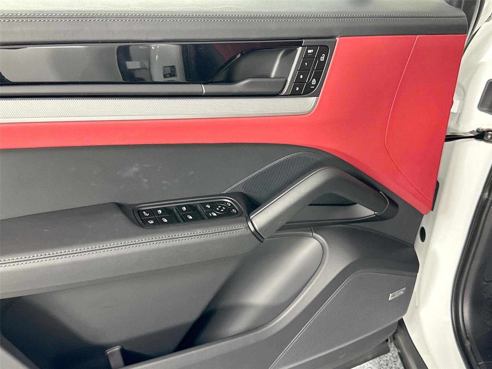 New 2026 White Porsche Cayenne E-Hybrid Coupé image 32