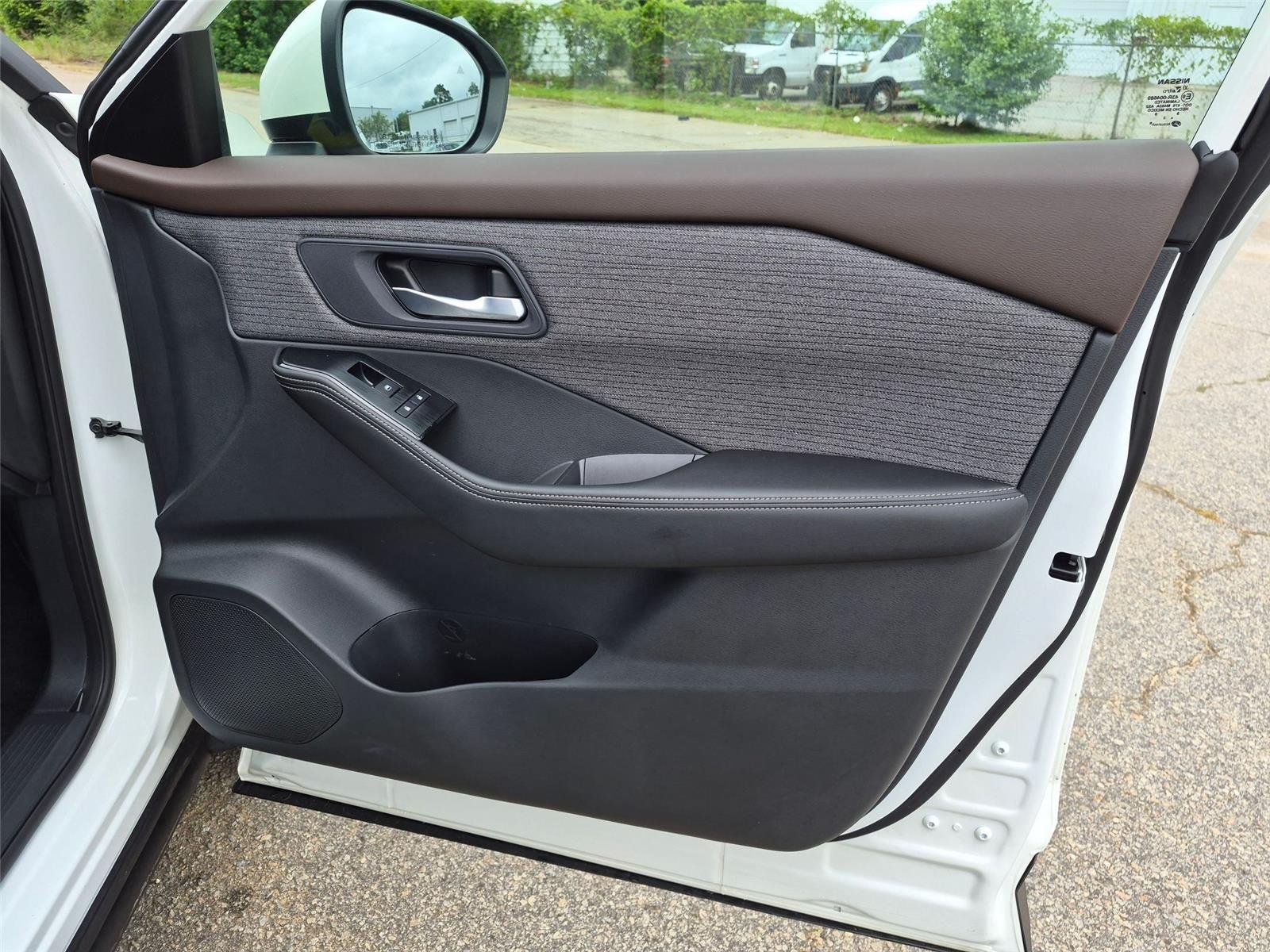 Used 2022 Pearl White Tricoat Nissan SV image 28