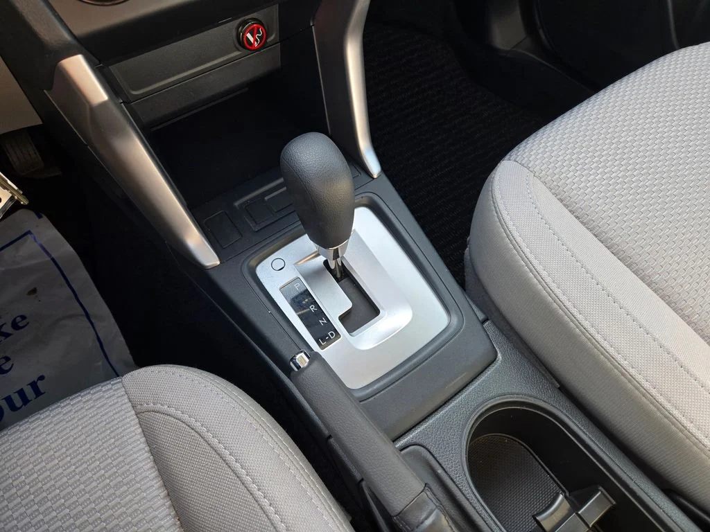Used 2018 White Subaru 2.5i image 23
