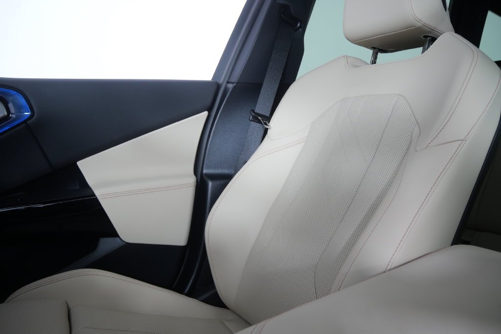 Certified Used 2026 Gray Metallic BMW M50 xDrive image 25