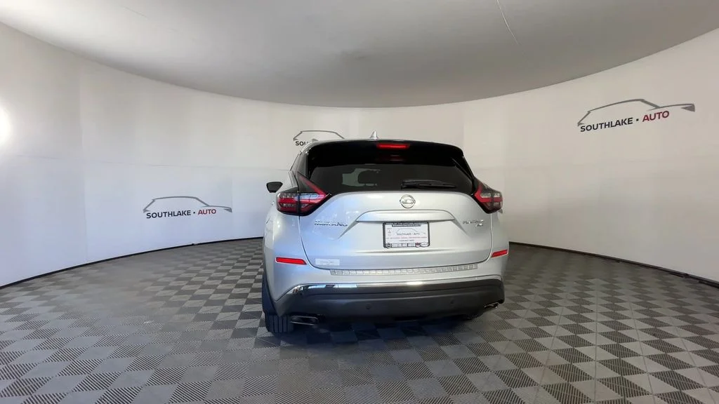 Used 2019 Silver Nissan Platinum image 7