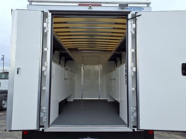 New 2026 Summit White Chevrolet 1WT image 6