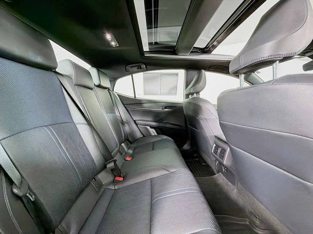 Used 2025 Reservoir Blue Toyota XSE image 27