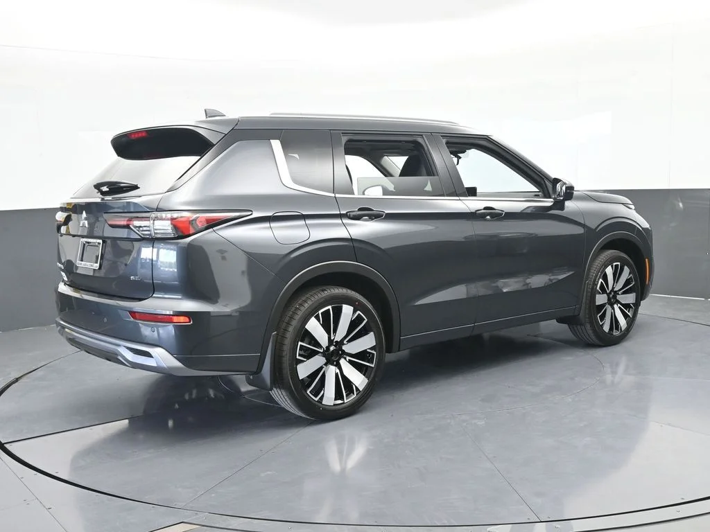 New 2026 Gray Mitsubishi SEL image 6