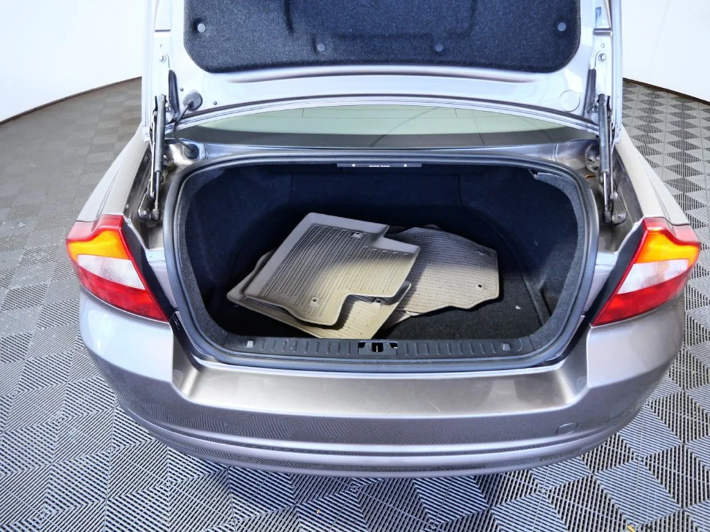 Used 2007  Volvo 3.2 image 8