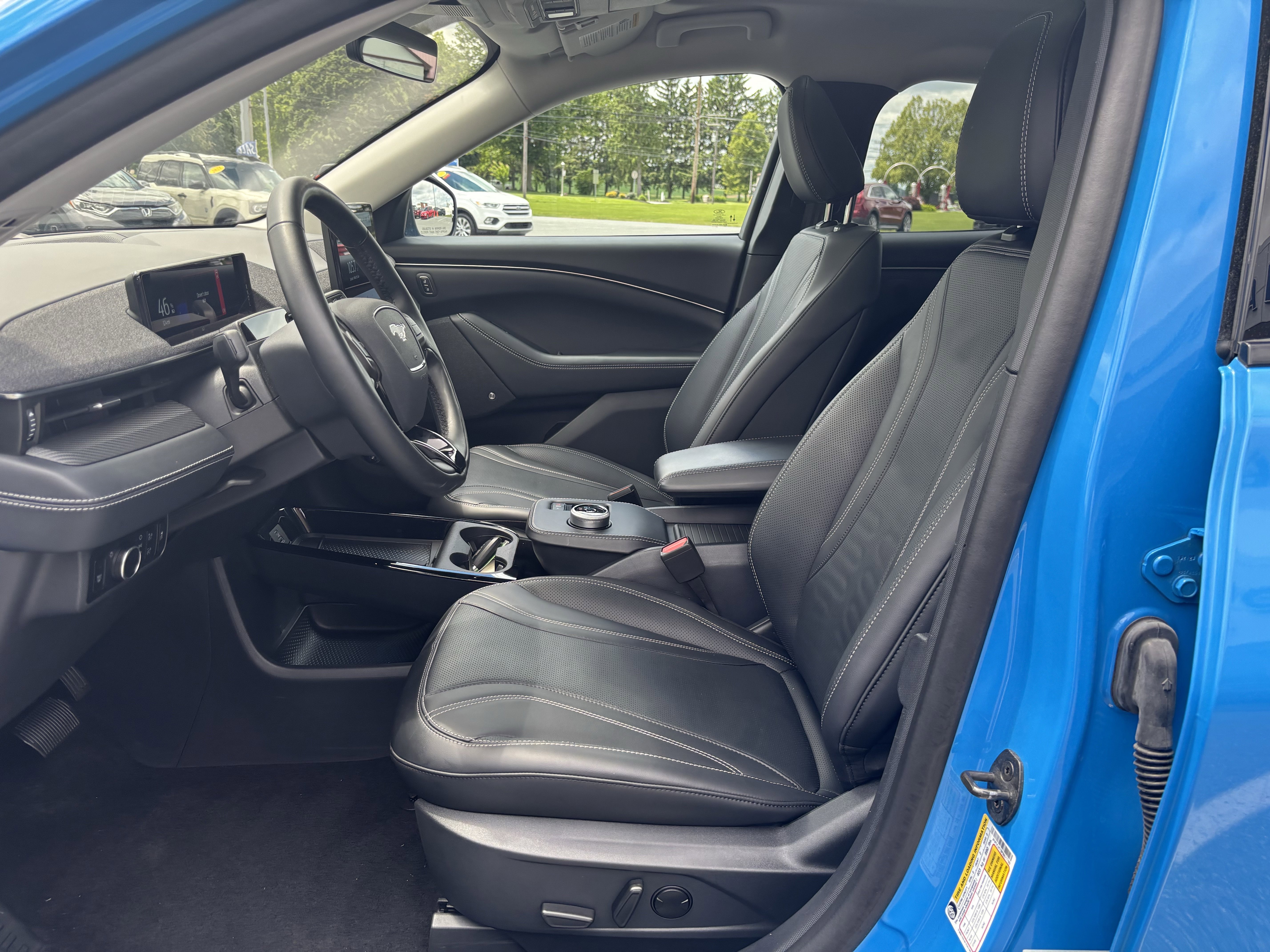 Used 2023 Blue Ford Premium image 9