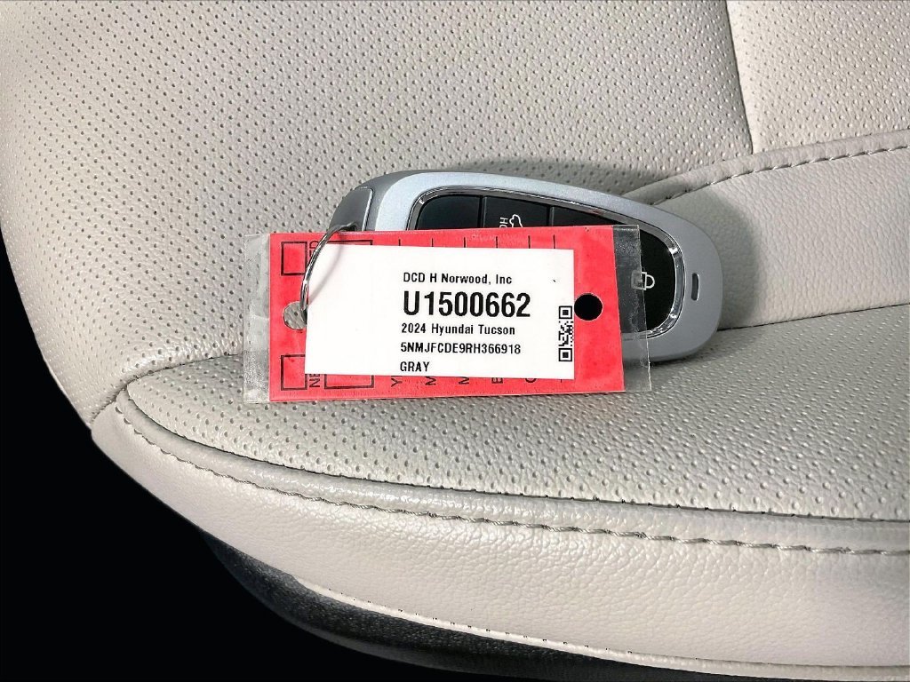 Used 2024 White Hyundai SEL image 32
