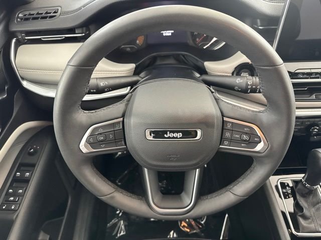 Used 2025 Silver Jeep Limited image 29