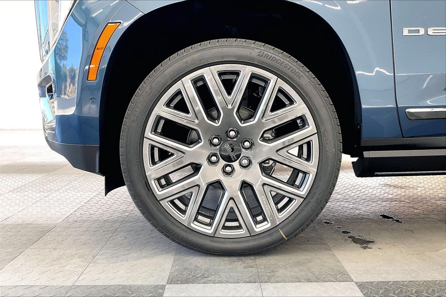 2026 GMC Yukon XL Denali Ultimate - Photo 14