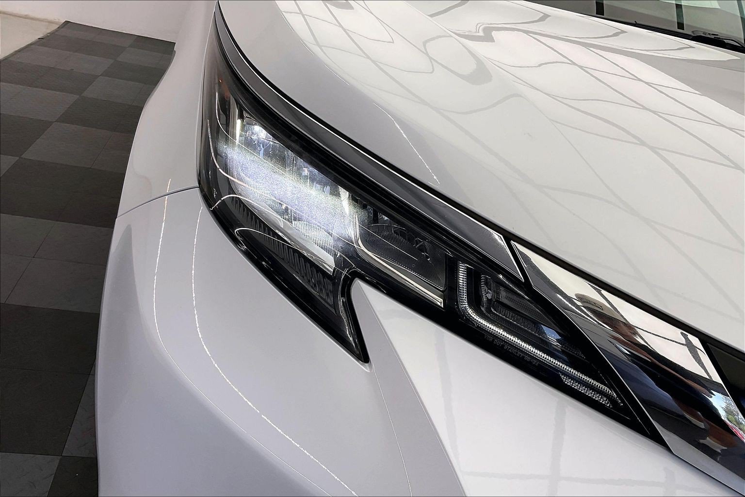 Used 2022 Wind Chill Pearl Toyota XLE image 29